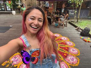 Keren! Video Marshanda Nyanyi Only One di Unggah Ulang Yellowcard Keren! Video Marshanda Nyanyi Only One di Unggah Ulang Yellowcard