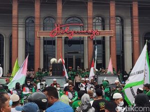 Aksi Massa Geruduk Holywings Jogja di Jalan Magelang