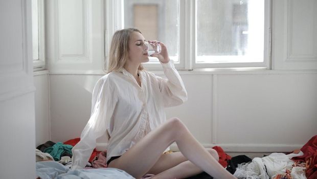 Minum air putih yang cukup