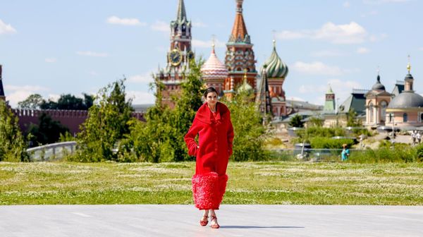Pertama Kali Digelar, Inilah Koleksi Moscow Fashion Week 2022