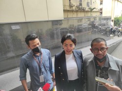 Diperiksa 4,5 Jam, Nikita Mirzani Dicecar 40 Pertanyaan