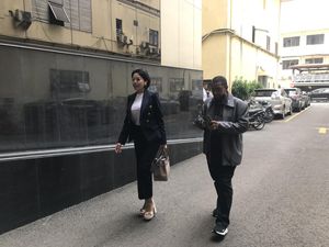 Nikita Mirzani Ketar-ketir Nggak Sih Izin Holywings Dicabut Anies? Nikita Mirzani Ketar-ketir Nggak Sih Izin Holywings Dicabut Anies?