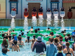 Bak Neraka Bocor Halus, Kolam Renang Kota Ini Diisi Es Batu