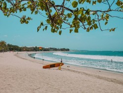 Lirik Lagu Sejedewe - Cinta di Pantai Bali