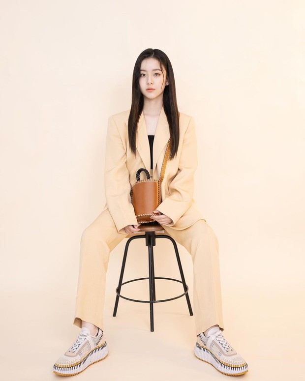 Park Ji Ho/ Foto: Instagrqm.com/03_hu Park Ji Ho OOTD Nama Sneaker