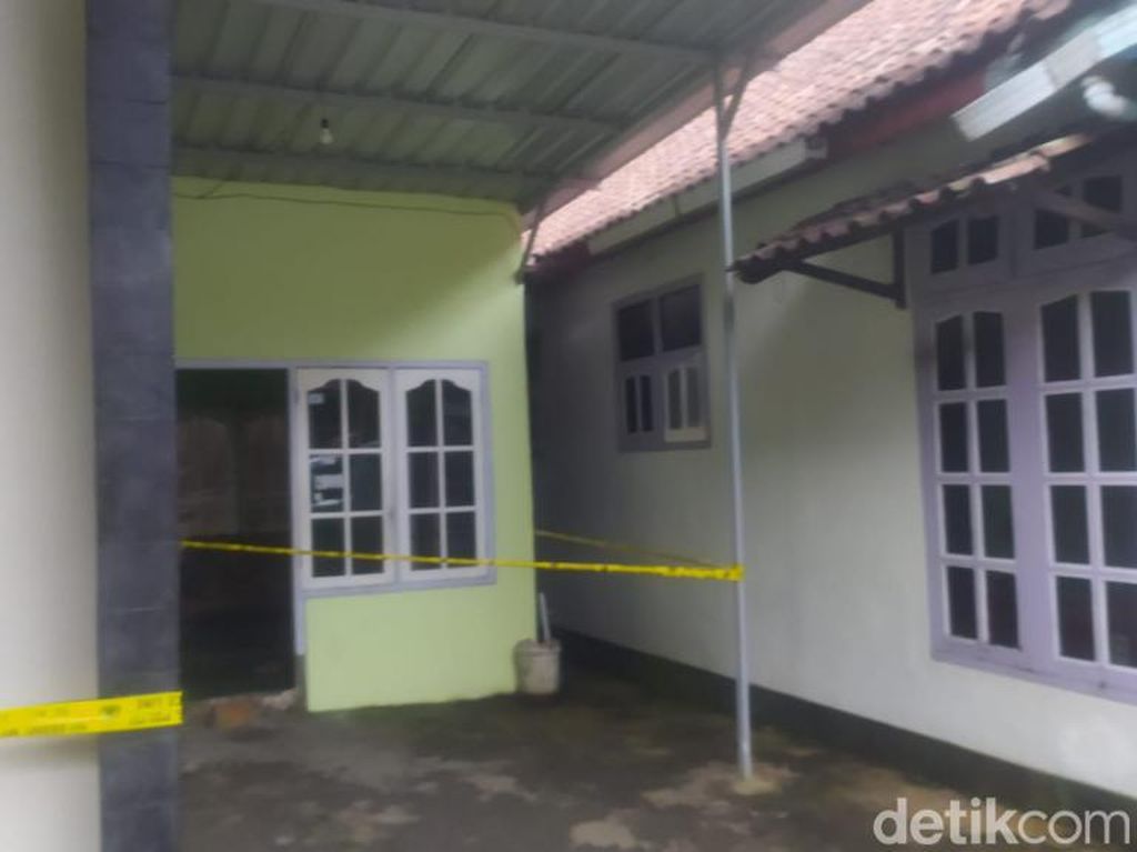Terduga Pembunuh Perempuan Muda di Vila Pasuruan Serahkan Diri Terduga Pembunuh Perempuan Muda di Vila Pasuruan Serahkan Diri