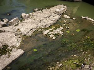 Potret Jembatan Kuno yang Muncul Saat Sungai di Italia Mengering