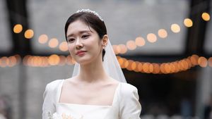 8 Foto Gaun Pengantin Jang Nara yang Dinilai Mirip Punya Song Hye Kyo