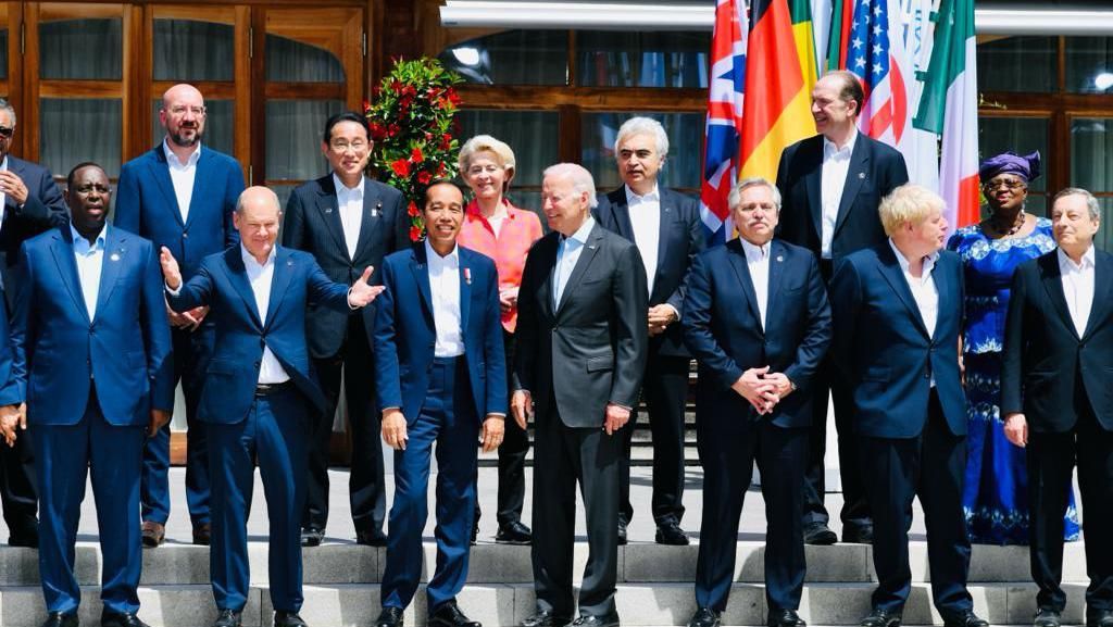 6 Foto Akrab Jokowi Bareng Pemimpin Dunia di KTT G7 6 Foto Akrab Jokowi Bareng Pemimpin Dunia di KTT G7