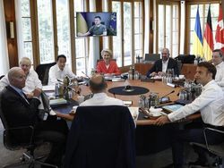Di Hadapan G7, Zelensky Minta Sistem Pertahanan Udara