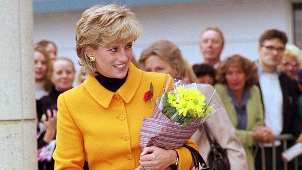 LIVERPOOL, UNITED KINGDOM - NOVEMBER 07:  Princess Diana Visiting Liverpool. Diana Is Wearing A Bright Orange Suit Designed By Fashion Designer Versace And She Is Carrying A Handbag Designed By Fashion Designer Dior.  (Photo by Tim Graham Photo Library via Getty Images)