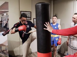 Ciatt... Begini Gaya Sandiaga Latihan Wushu di Glodok