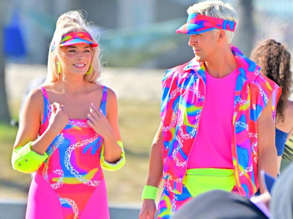 Ngejreng Mentereng! Margot Robbie dan Ryan Gosling di Lokasi Syuting Barbie Ngejreng Mentereng! Margot Robbie dan Ryan Gosling di Lokasi Syuting Barbie