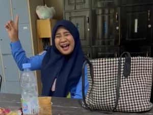 Viral Pegawai Bandara Kendari Cover Lagu Keisya Levronka dengan Mulus