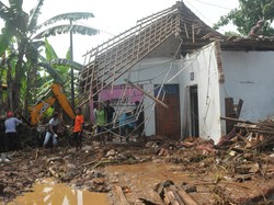 Tanggul Sungai Sat di Pati Jebol, Ladang-Puluhan Rumah Rusak