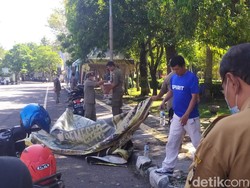Belasan Tenda PKL di Alun-alun Wates Dibongkar gegara Langgar Aturan