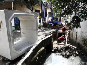 Cegah Banjir, Perbaikan Drainase di Jalan Tipala Jaktim Dikebut