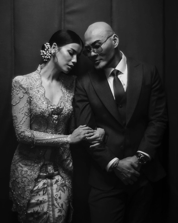 Deddy Corbuzier dan Sabrina Menikah/ Foto: Instagram/ @mastercorbuzier) Deddy Corbuzier dan Sabrina Menikah/ Foto: Instagram/ @mastercorbuzier)