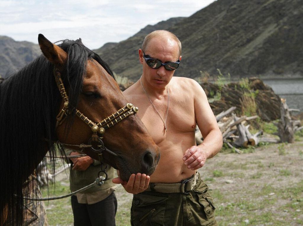 Cerita di Balik Foto Putin Telanjang Dada yang Diejek Pemimpin G7