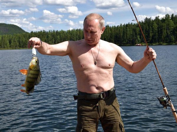 Deretan Gaya Putin Saat Bertelanjang Dada, Asyik Mancing-Berkuda