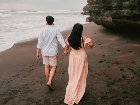 Heboh Mutia Ayu Dipeluk Pria, Mantan Pacar?