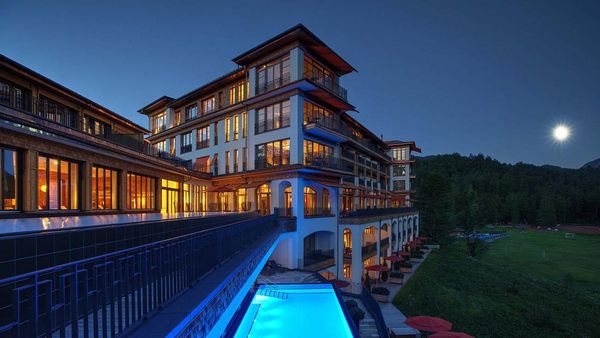 Ini Lho Resort Indah Tempat Jokowi dan Petinggi G7 Bertemu