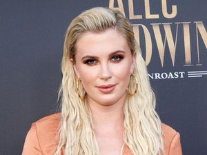 7 Fakta Ireland Baldwin, Baru Terungkap Pernah Diperkosa Saat Remaja 7 Fakta Ireland Baldwin, Baru Terungkap Pernah Diperkosa Saat Remaja