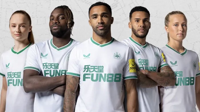 Jersey ketiga Newcastle yang dibilang mirip seragam timnas Arab Saudi.
