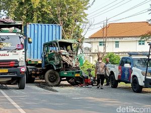 Kronologi Lengkap Motor-Dua Orang Tewas Tergencet 2 Truk di Bungah Gresik