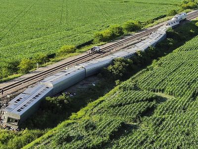 Kereta Tabrak Truk Sampah di AS, Ratusan Penumpang Terluka