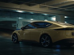 Mobil Listrik Jatuh dari Lantai 3, Tewaskan 2 Orang