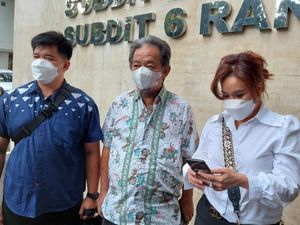 Bawa Bukti, Pelapor terhadap Roy Suryo Diperiksa soal Meme Stupa Bawa Bukti, Pelapor terhadap Roy Suryo Diperiksa soal Meme Stupa