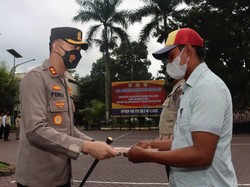 2 Nelayan Malang Dapat Penghargaan Berkat Evakuasi 3 Awak Kapal Karam