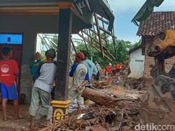Warga Dengar Suara Gemuruh Saat Tanggul Sungai Sat Pati Jebol