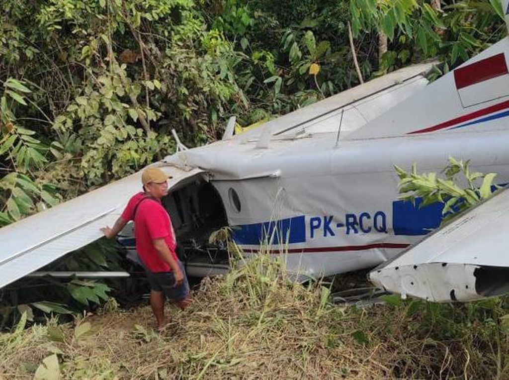 Cuaca Buruk-BBM Habis, Pesawat Bawa 7 Orang Mendarat Darurat di Keerom Papua