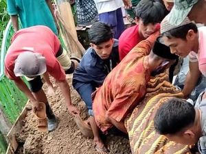 Warga Dibunuh KKB Papua Dimakamkan di Sulsel, Sosoknya Dikenal Pekerja Keras Warga Dibunuh KKB Papua Dimakamkan di Sulsel, Sosoknya Dikenal Pekerja Keras