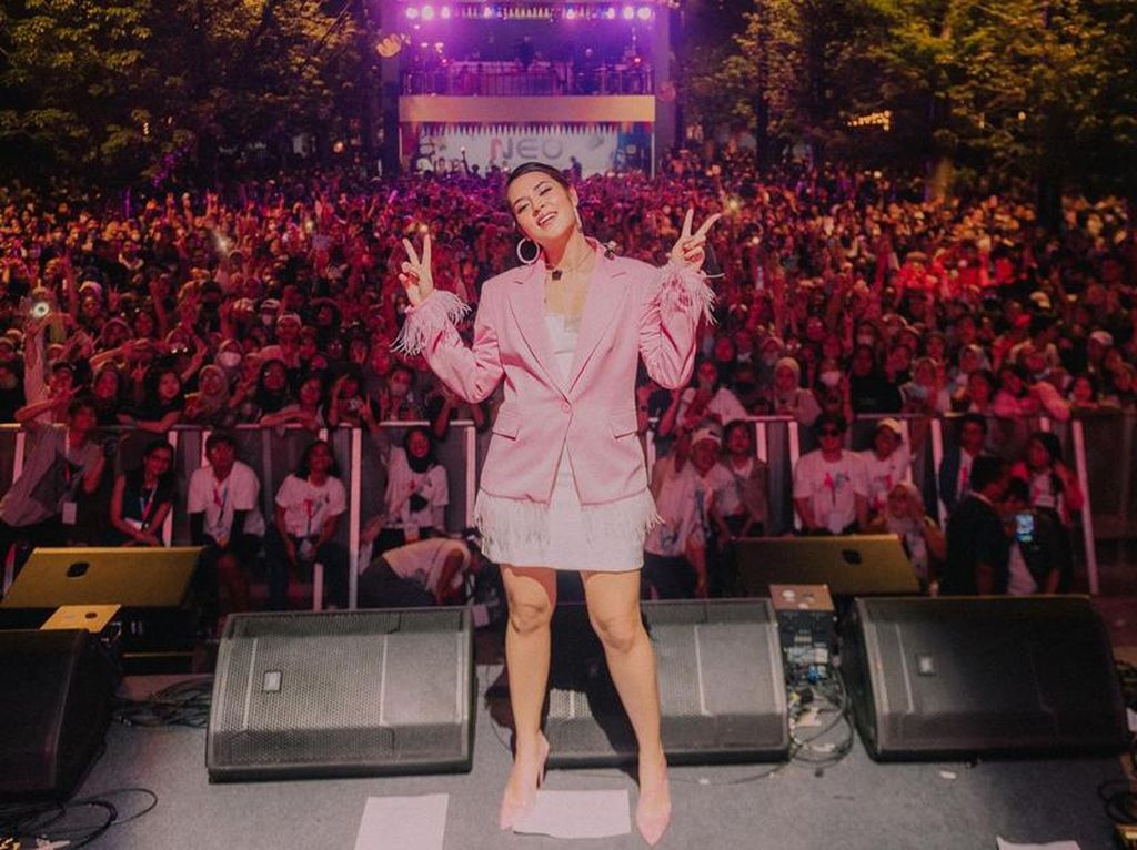 Istigfar, Reaksi Raisa Isi BBM hingga Rp 1,2 Juta Istigfar, Reaksi Raisa Isi BBM hingga Rp 1,2 Juta