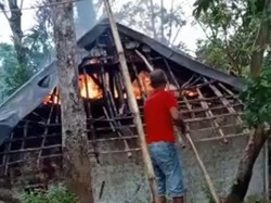 Buntut Panjang Aksi Bejat Ayah Perkosa Anak Berujung Rumah Dibakar