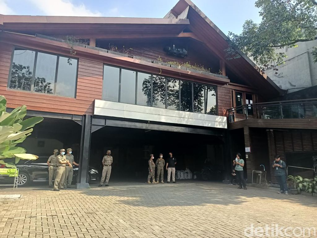 Disegel! Holywings Gunawarman hingga Kemang Ditutup Satpol PP DKI Disegel! Holywings Gunawarman hingga Kemang Ditutup Satpol PP DKI