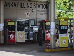 Krisis BBM di Sri Lanka Makin Parah, Sopir Taksi Sampai Antre 2 Hari Krisis BBM di Sri Lanka Makin Parah, Sopir Taksi Sampai Antre 2 Hari
