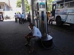 Sri Lanka Bangkrut, Warga Sulit Dapat BBM-Sekolah Ditutup