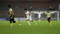 Memasuki babak kedua, PSM Makassar langsung tampil menyerang. Upaya PSM Makassar untuk membalikkan keadaan membuahkan hasil di menit ke-47. M Rizky membuka semangat Pasukan Ramang dengan menjebloskan bola ke gawang Syazwan Buhari. Skor imbang menjadi 1-1.