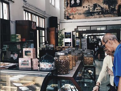 Bertahan Lintas Generasi, Ini 10 Toko Roti Legendaris di Indonesia