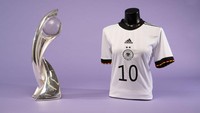 Seperti biasa, Jerman tampil dengan paduan warna hitam-putih yang khas.