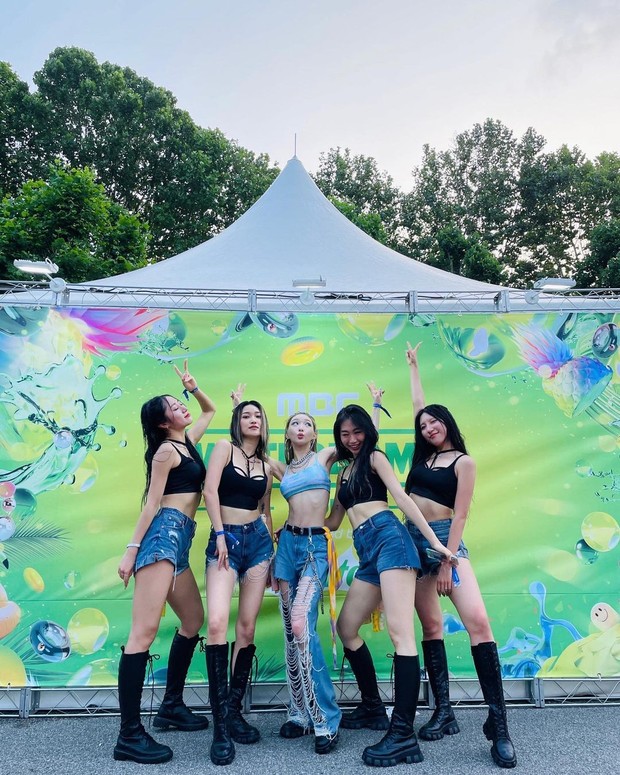 Chungha dan dancer OOTD Waterbomb Festival 2022