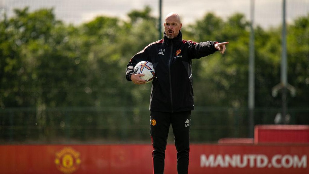 Erik ten Hag ditunggu tugas berat di Manchester United. (Foto: Manchester United via Getty Imag/Ash Donelon)