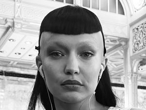 Foto: Perubahan Ekstrem Duo Hadid di Show Marc Jacobs, Rambut Dicukur