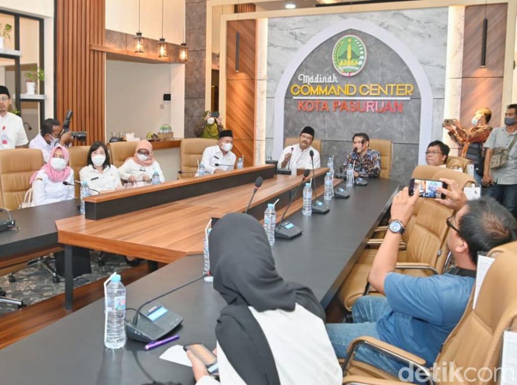 Gus Ipul Resmikan Internet Gratis Masuk RW di Kota Pasuruan Gus Ipul Resmikan Internet Gratis Masuk RW di Kota Pasuruan