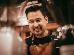 Lama Tak Terdengar Kabar, Hikmal Abrar Kini Buka Coffee Shop