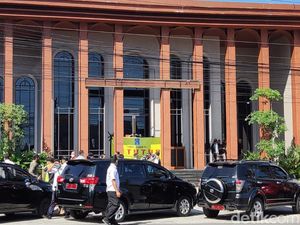 Suasana Penutupan Holywings Jogja Siang Ini Suasana Penutupan Holywings Jogja Siang Ini